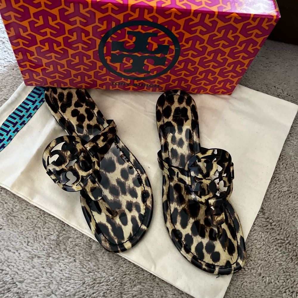 Tory Burch Miller Printed Patent Leather
Natural Leopard like new condition